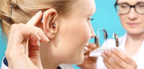 Différents modèles d'appareils auditifs disponibles chez Audition Confort.