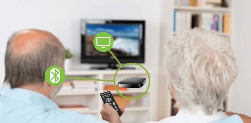 appareils auditifs connectés à la télévision pour une bonne compréhension